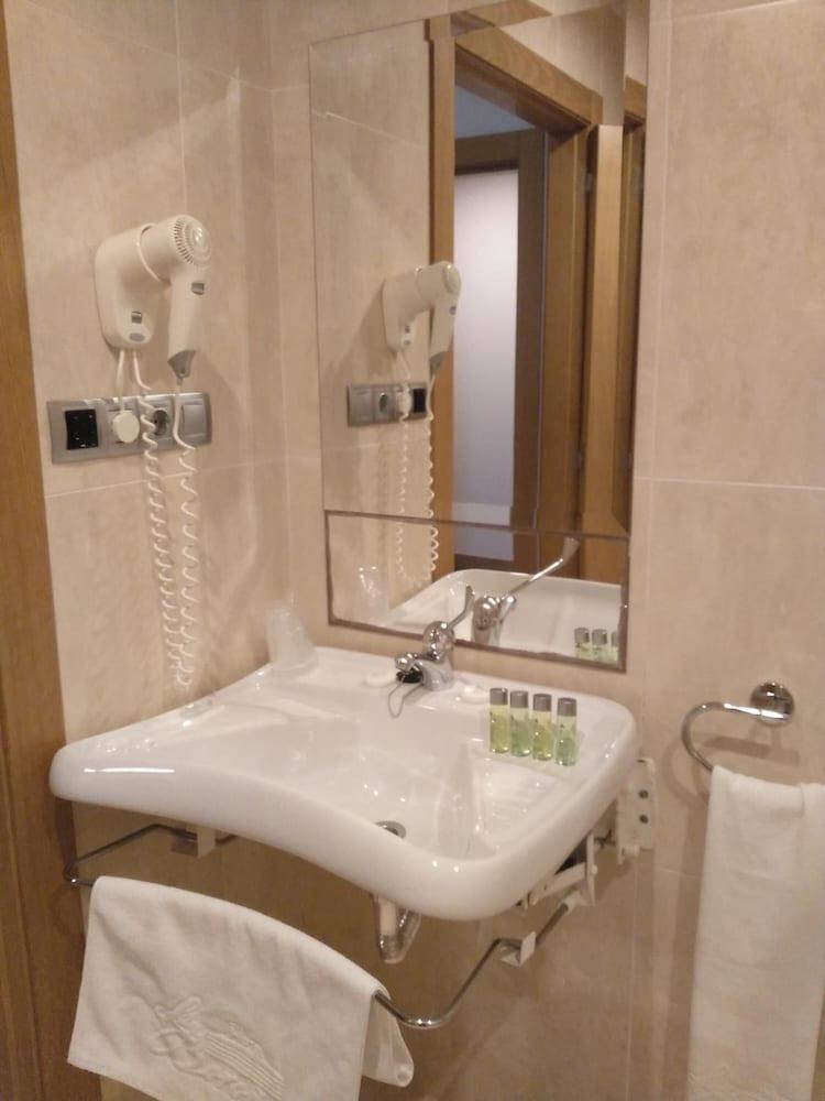 Hotel La Borona Gijón Buitenkant foto